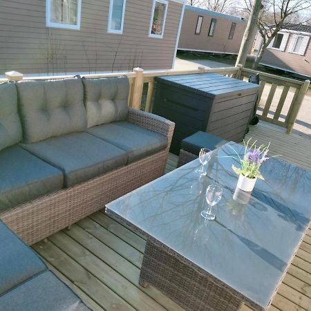 Bj Chalets - De Rug 1 - Vakantiepark Lauwersoog - Luxe Chalet Met Vaatwasser! Vroege Incheck! Exterior photo